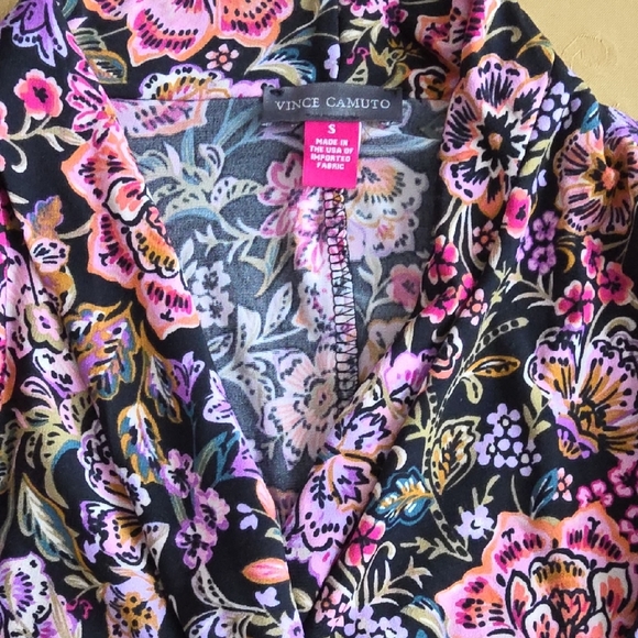 Vince Camuto Vibrant Floral Top - Picture 6 of 6